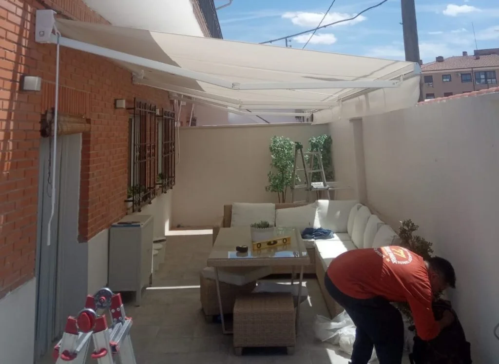 a que altura poner un toldo